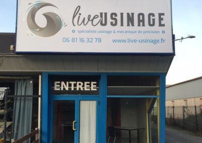 Pose enseignes extérieures