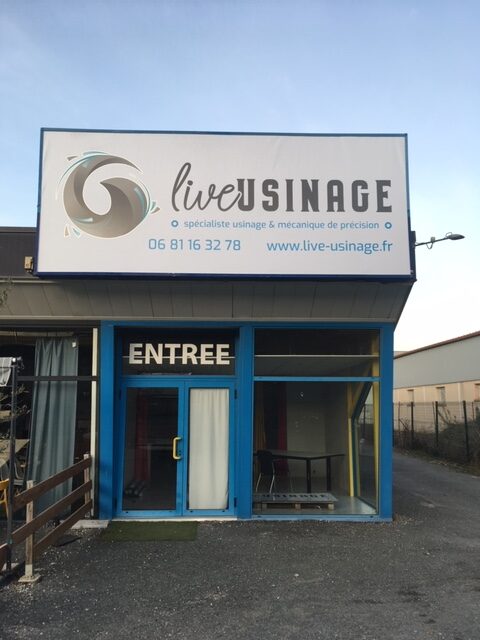 Pose enseignes extérieures